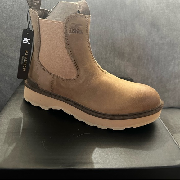 Sorel waterproof Chelsee Boots. Size 7 - Picture 2 of 3